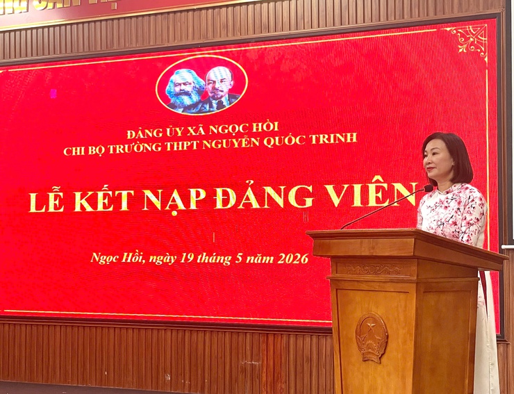 Chi bộ Trường THPT Nguyễn Quốc Trinh tổ chức lễ kết nạp Đảng viên mới cho học sinh ưu tú- Ảnh 7.