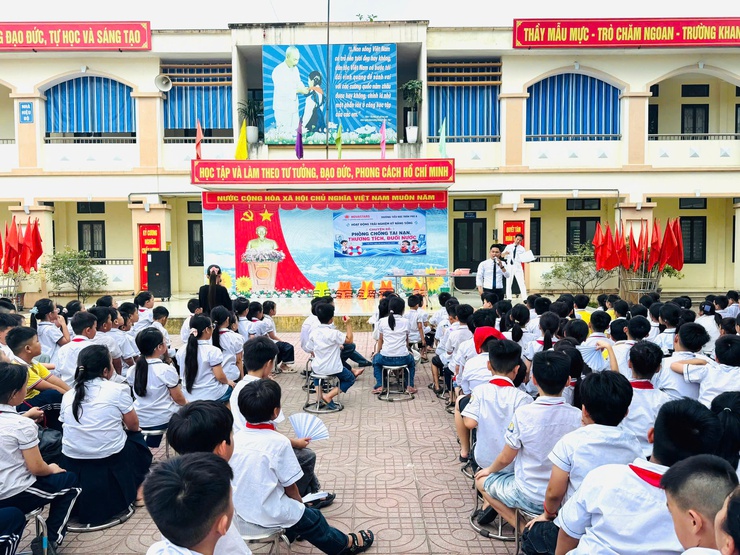 Trường Tiểu học Trần Phú A tổ chức chuyên đề “Phòng chống tai nạn thương tích, đuối nước” cho học sinh trước kỳ nghỉ hè- Ảnh 1.