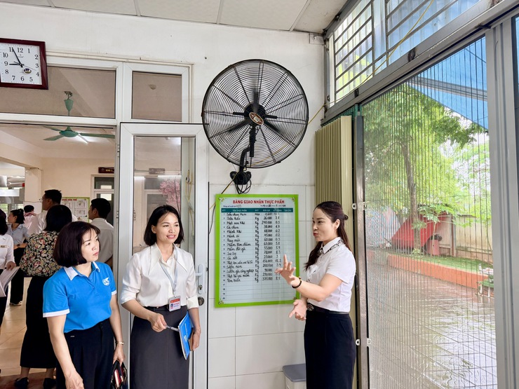 XÃ VĨNH THANH: GIÁM SÁT CÔNG TÁC BẢO ĐẢM AN TOÀN THỰC PHẨM TẠI TRƯỜNG MẦM NON HẢI BỐI- Ảnh 4.