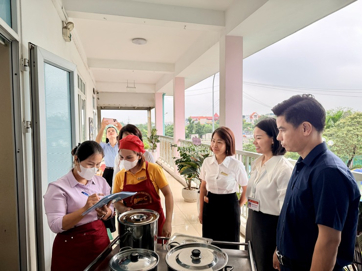 XÃ VĨNH THANH: GIÁM SÁT CÔNG TÁC BẢO ĐẢM AN TOÀN THỰC PHẨM TẠI TRƯỜNG MẦM NON HẢI BỐI- Ảnh 8.