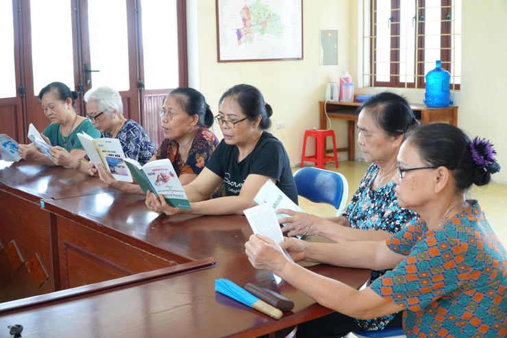 TỦ SÁCH CỘNG ĐỒNG Ở THÔN TRUNG HÒA – "ĐIỂM HẸN" KẾT NỐI TRI THỨC TỪ NHỮNG ĐIỀU GIẢN DỊ NHẤT- Ảnh 6.