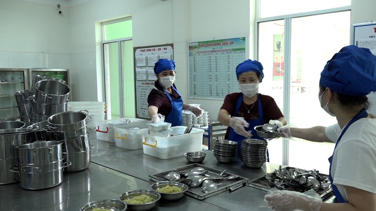 Xã Mỹ Đức tăng cường kiểm tra an toàn thực phẩm tại các bếp ăn tập thể trường học và các cơ sở cung cấp nguyên liệu thực phẩm, cơ sở chế biến suất ăn sẵn cho các trường&nbsp; học- Ảnh 31.
