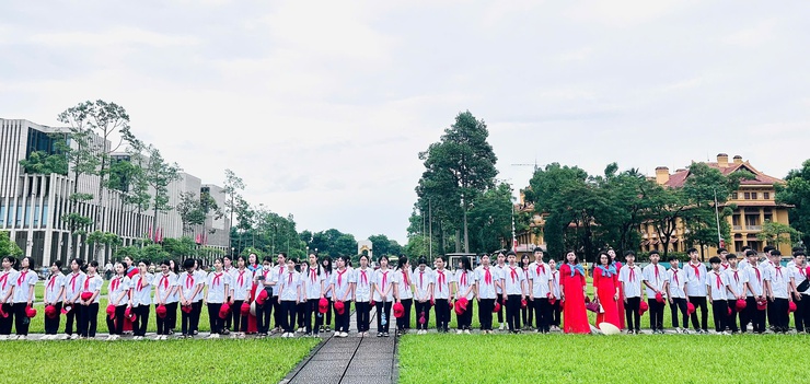 TRƯỜNG THCS THẠCH THÁN BÁO CÔNG DÂNG BÁC, TUYÊN DƯƠNG HỌC SINH XUẤT SẮC NĂM HỌC 2025 – 2026- Ảnh 8.