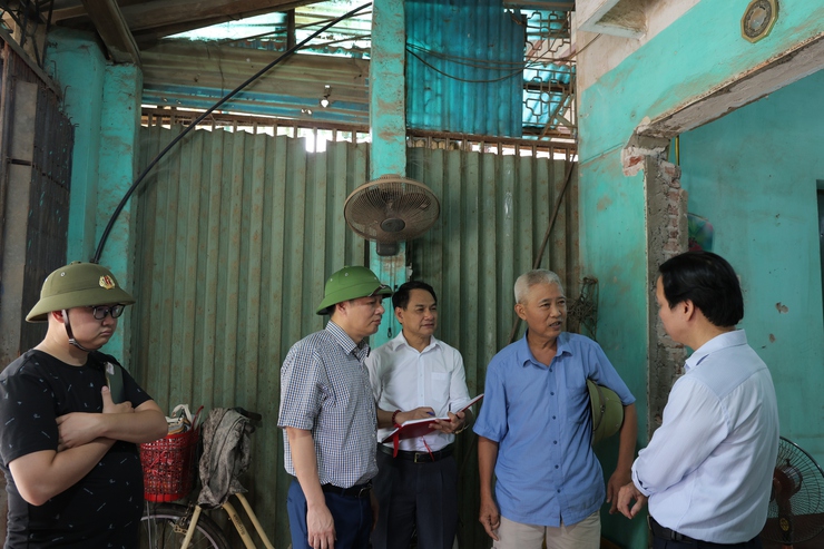 Lãnh đạo xã Phú Nghĩa trực tiếp đến các hộ gia đình đề tuyên truyền, vận động bàn giao mặt bằng Dự án cải tạo, nâng cấp Quốc lộ 6 đoạn Ba La – Xuân Mai- Ảnh 3.