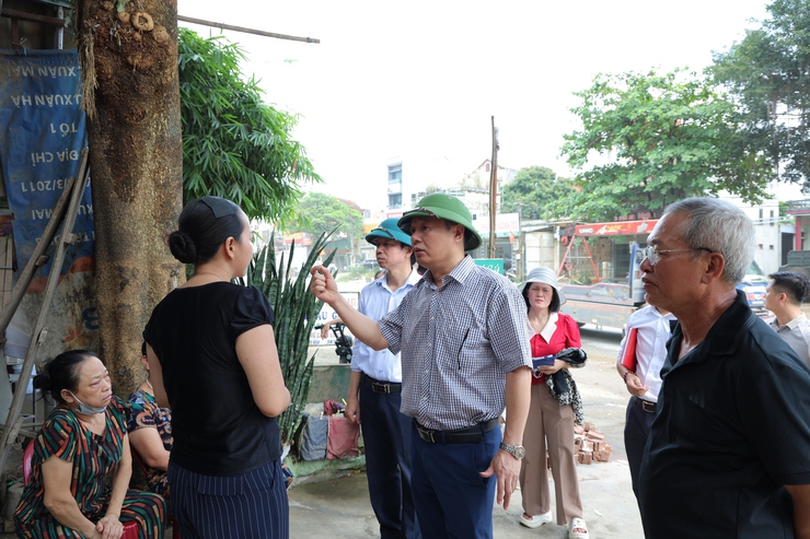 Lãnh đạo xã Phú Nghĩa trực tiếp đến các hộ gia đình đề tuyên truyền, vận động bàn giao mặt bằng Dự án cải tạo, nâng cấp Quốc lộ 6 đoạn Ba La – Xuân Mai- Ảnh 4.