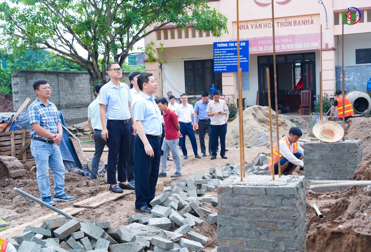Lãnh đạo xã Quốc Oai kiểm tra tiến độ các dự án phát triển kinh tế - xã hội trên địa bàn- Ảnh 1.