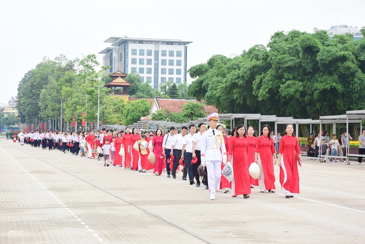 TRƯỜNG THCS THẠCH THÁN BÁO CÔNG DÂNG BÁC, TUYÊN DƯƠNG HỌC SINH XUẤT SẮC NĂM HỌC 2025 – 2026- Ảnh 1.