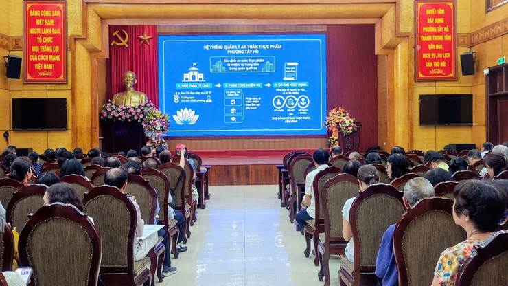 Phường Tây Hồ: Quyết liệt xử lý vi phạm, nâng cao hiệu quả quản lý an toàn thực phẩm- Ảnh 1.
