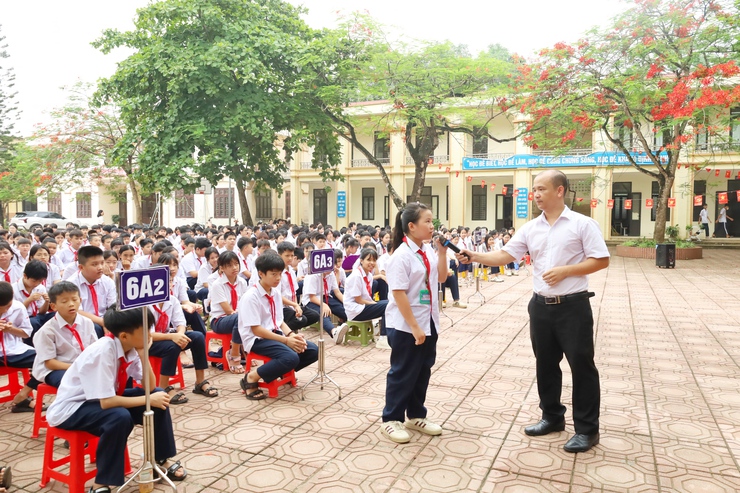 Phường Tùng Thiện tuyên truyền pháp luật về ma túy, thuốc lá điện tử và phòng chống bạo lực học đường- Ảnh 4.