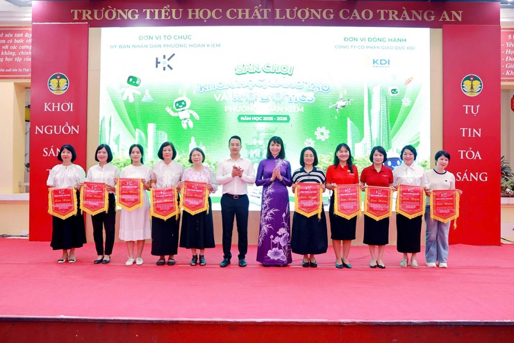 Sân chơi khoa học sáng tạo cho học sinh trung học cơ sở và Robotics cho học sinh tiểu học phường Hoàn Kiếm năm học 2025–2026- Ảnh 1.