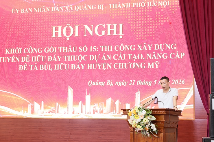 Các đồng chí lãnh đạo xã Hòa Phú tham dự hội nghị khởi công xây dựng tuyến đê Hữu Đáy- Ảnh 3.