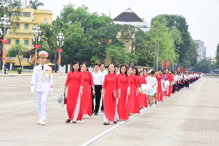 TRƯỜNG THCS THẠCH THÁN BÁO CÔNG DÂNG BÁC, TUYÊN DƯƠNG HỌC SINH XUẤT SẮC NĂM HỌC 2025 – 2026- Ảnh 2.
