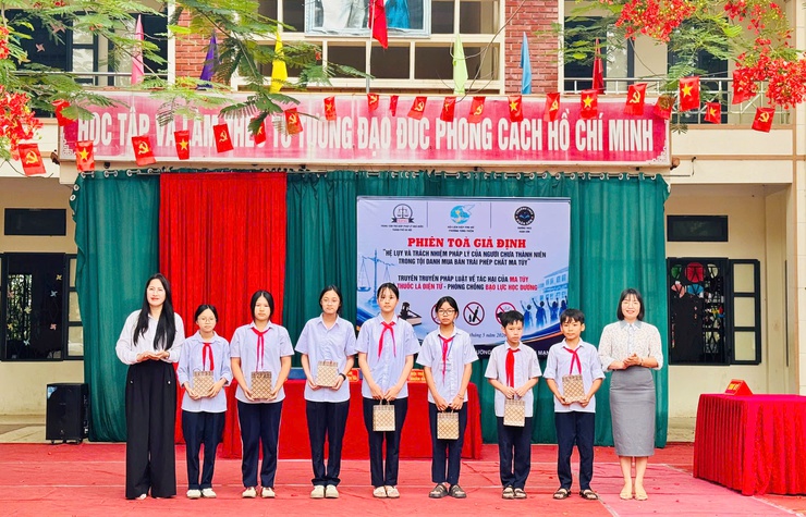 Phường Tùng Thiện tuyên truyền pháp luật về ma túy, thuốc lá điện tử và phòng chống bạo lực học đường- Ảnh 5.