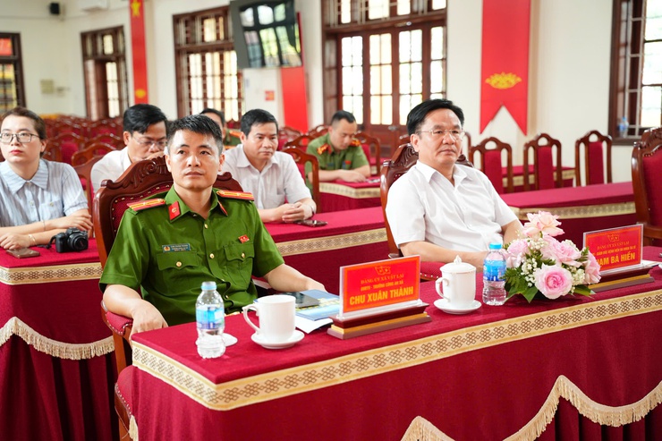Xã Vật Lại triển khai ký kết kế hoạch phối hợp bảo vệ an ninh quốc gia, bảo đảm trật tự an toàn xã hội trong lĩnh vực giáo dục và y tế- Ảnh 2.