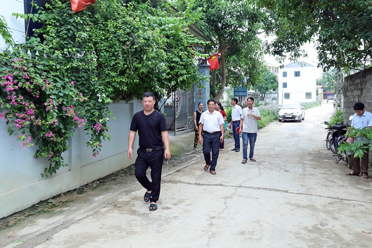Thôn Tiên Xuân hưởng ứng Chiến dịch cao điểm 40 ngày đêm nước rút hoàn thành công tác giải phóng mặt bằng Dự án cải tạo, nâng cấp Quốc lộ 6- Ảnh 10.