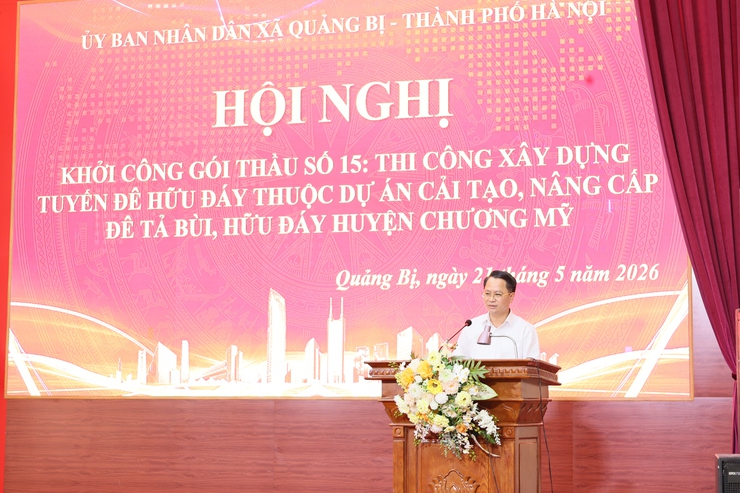Các đồng chí lãnh đạo xã Hòa Phú tham dự hội nghị khởi công xây dựng tuyến đê Hữu Đáy- Ảnh 4.