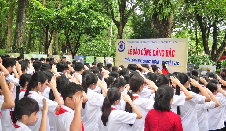 TRƯỜNG THCS THẠCH THÁN BÁO CÔNG DÂNG BÁC, TUYÊN DƯƠNG HỌC SINH XUẤT SẮC NĂM HỌC 2025 – 2026- Ảnh 5.