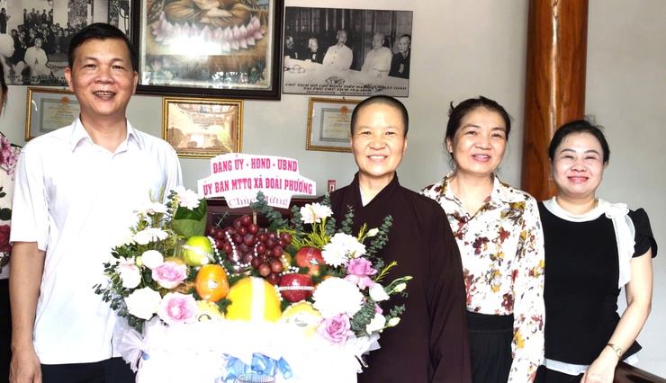 Đoài Phương thăm, tặng quà các cơ sở Phật giáo nhân dịp Đại lễ Phật đản Phật lịch 2570 – Dương lịch 2026

- Ảnh 3.