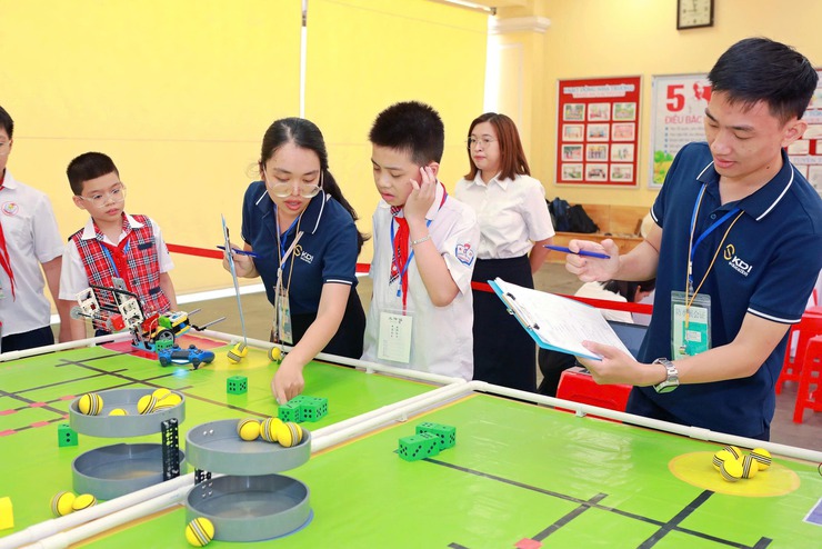 Sân chơi khoa học sáng tạo cho học sinh trung học cơ sở và Robotics cho học sinh tiểu học phường Hoàn Kiếm năm học 2025–2026- Ảnh 6.