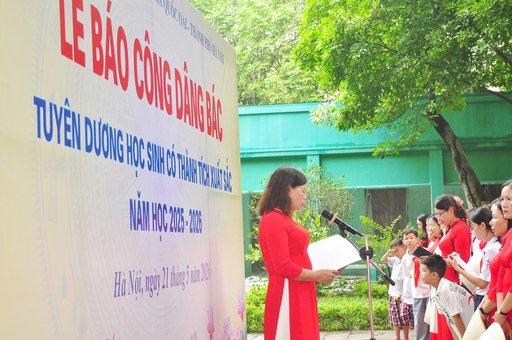 TRƯỜNG THCS THẠCH THÁN BÁO CÔNG DÂNG BÁC, TUYÊN DƯƠNG HỌC SINH XUẤT SẮC NĂM HỌC 2025 – 2026- Ảnh 7.