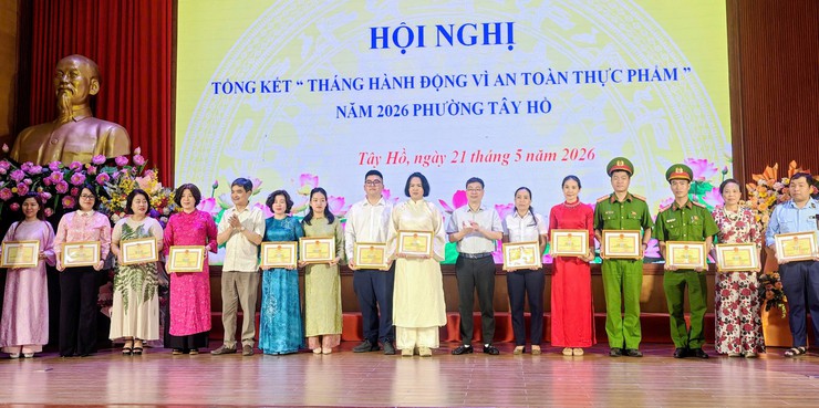 Phường Tây Hồ: Quyết liệt xử lý vi phạm, nâng cao hiệu quả quản lý an toàn thực phẩm- Ảnh 7.