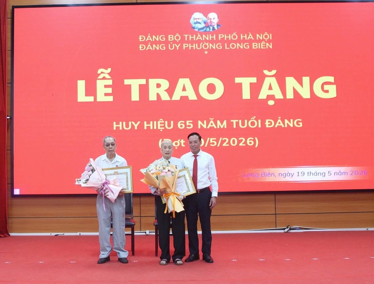Tự hào truyền thống kiên trung qua những tấm Huy hiệu Đảng- Ảnh 1.