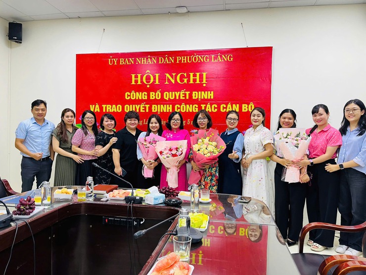 UBND PHƯỜNG LÁNG TỔ CHỨC HỘI NGHỊ CÔNG BỐ VÀ TRAO QUYẾT ĐỊNH CÔNG TÁC CÁN BỘ PHÒNG VĂN HÓA – XÃ HỘI - Ảnh 4.