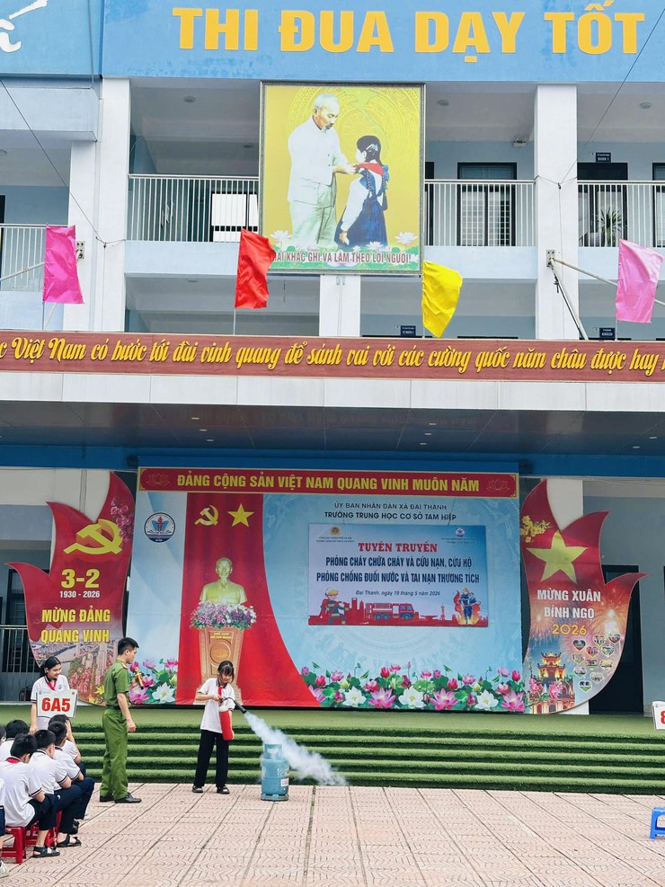 TRƯỜNG THCS TAM HIỆP TỔ CHỨC TUYÊN TRUYỀN PHÒNG CHÁY CHỮA CHÁY, CỨU NẠN CỨU HỘ, PHÒNG CHỐNG ĐUỐI NƯỚC VÀ TAI NẠN THƯƠNG TÍCH- Ảnh 2.