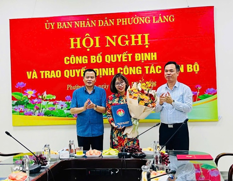 UBND PHƯỜNG LÁNG TỔ CHỨC HỘI NGHỊ CÔNG BỐ VÀ TRAO QUYẾT ĐỊNH CÔNG TÁC CÁN BỘ PHÒNG VĂN HÓA – XÃ HỘI - Ảnh 3.