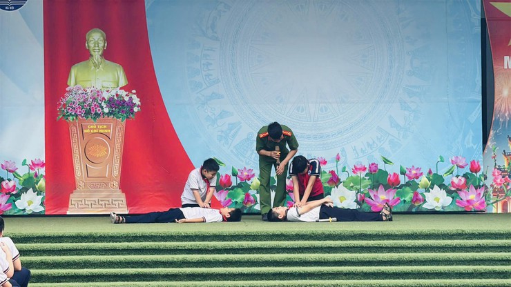 TRƯỜNG THCS TAM HIỆP TỔ CHỨC TUYÊN TRUYỀN PHÒNG CHÁY CHỮA CHÁY, CỨU NẠN CỨU HỘ, PHÒNG CHỐNG ĐUỐI NƯỚC VÀ TAI NẠN THƯƠNG TÍCH- Ảnh 3.