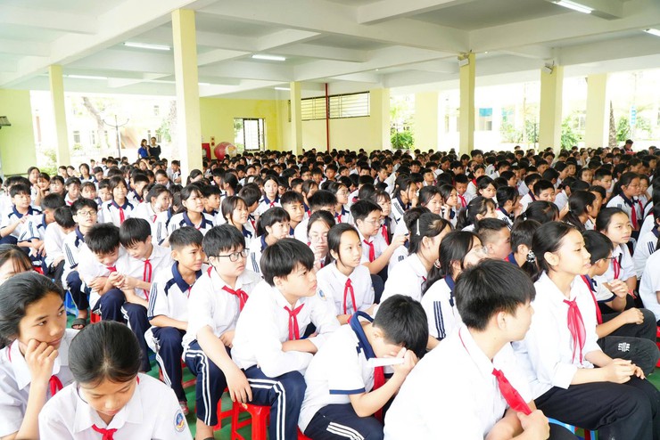 Nâng cao nhận thức pháp luật, kỹ năng tự bảo vệ bản thân cho học sinh Trường THCS Quảng Phú Cầu- Ảnh 7.