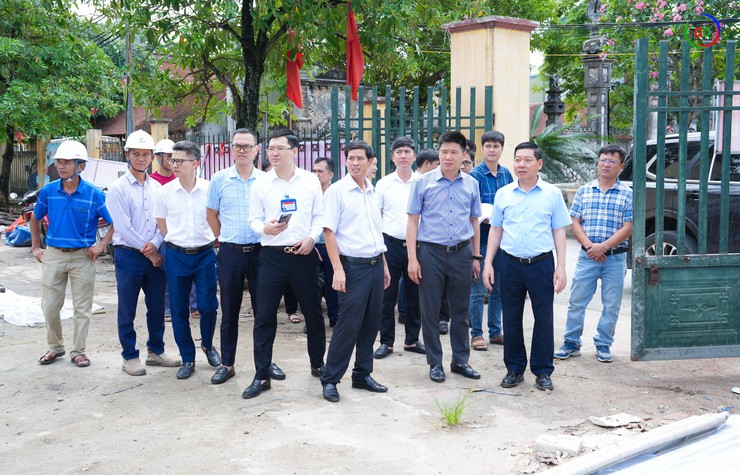 Lãnh đạo xã Quốc Oai kiểm tra tiến độ các dự án phát triển kinh tế - xã hội trên địa bàn- Ảnh 7.