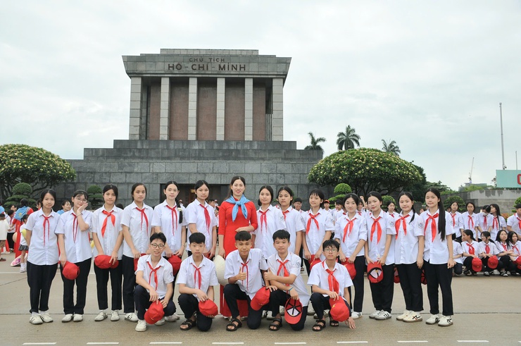 TRƯỜNG THCS THẠCH THÁN BÁO CÔNG DÂNG BÁC, TUYÊN DƯƠNG HỌC SINH XUẤT SẮC NĂM HỌC 2025 – 2026- Ảnh 9.