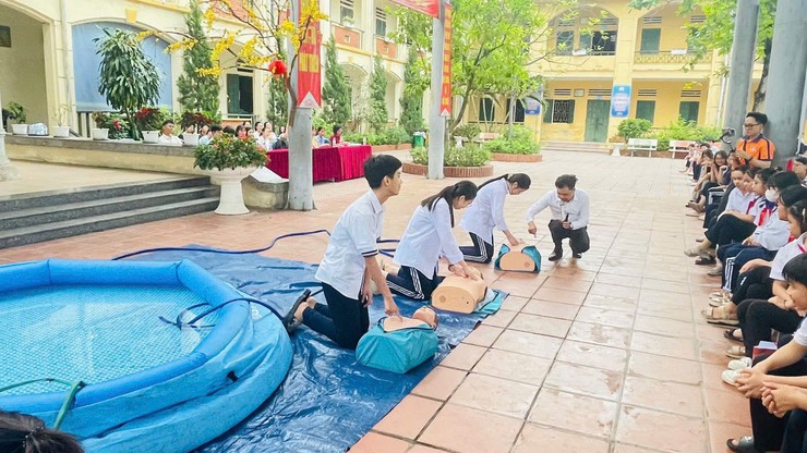 Chủ động trang bị kỹ năng phòng chống đuối nước cho học sinh trước thềm nghỉ hè - Ảnh 3.