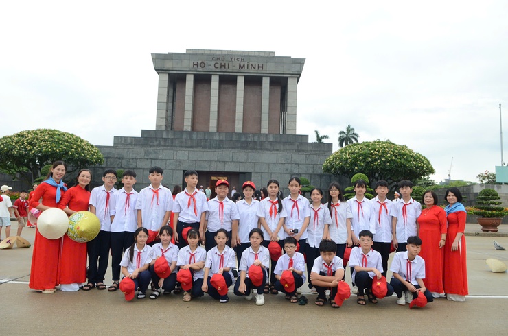 TRƯỜNG THCS THẠCH THÁN BÁO CÔNG DÂNG BÁC, TUYÊN DƯƠNG HỌC SINH XUẤT SẮC NĂM HỌC 2025 – 2026- Ảnh 10.