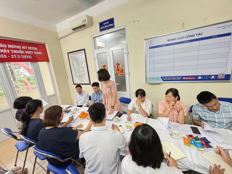 BỆNH VIỆN UNG BƯỚU HÀ NỘI KHẢO SÁT THỰC TẾ 
TẠI TRẠM Y TẾ PHƯỜNG VĨNH TUY- Ảnh 1.