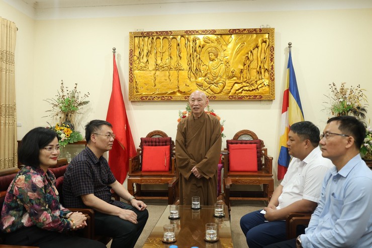 Lãnh đạo xã Mê Linh thăm, chúc mừng các cở sở Phật giáo nhân dịp mừng Đại lễ Phật đản năm 2026- Ảnh 3.