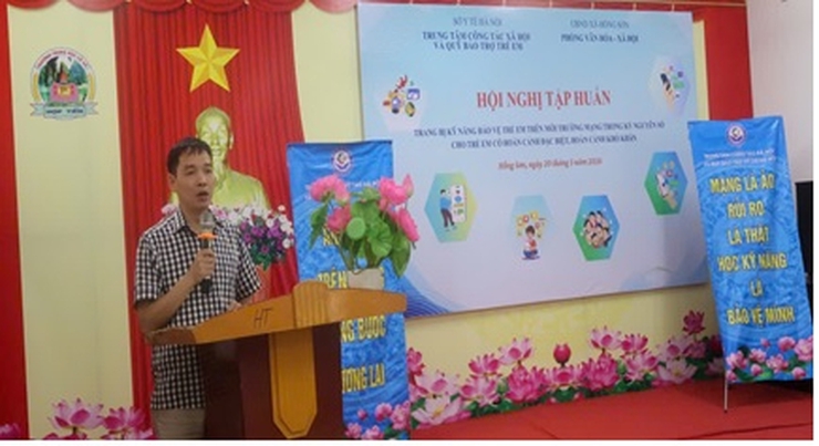 Tập huấn kỹ năng bảo vệ trẻ em trên môi trường mạng trong Kỷ nguyên Số cho trẻ em có hoàn cảnh đặc biệt, hoàn cảnh khó khăn xã Hồng Sơn- Ảnh 1.