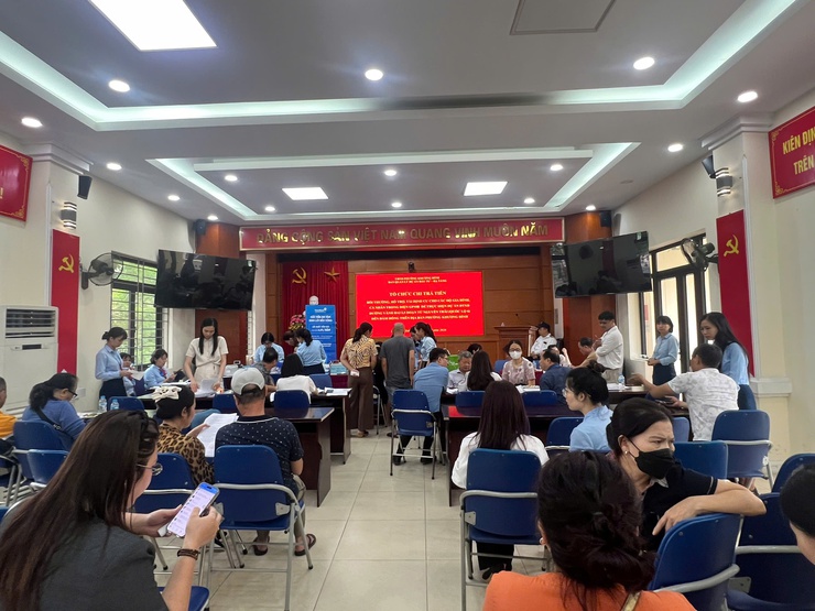 UBND phường Khương Đình tổ chức chi trả tiền bồi thường, hỗ trợ, tái định cư phục vụ Dự án đầu tư xây dựng đường Vành đai 2,5
- Ảnh 1.