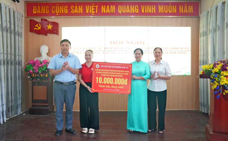 SƠN TÂY CHUYỂN GIAO HỘI NGƯỜI CAO TUỔI VÀ HỘI CHỮ THẬP ĐỎ VỀ TRỰC THUỘC ỦY BAN MTTQ VIỆT NAM PHƯỜNG- Ảnh 2.
