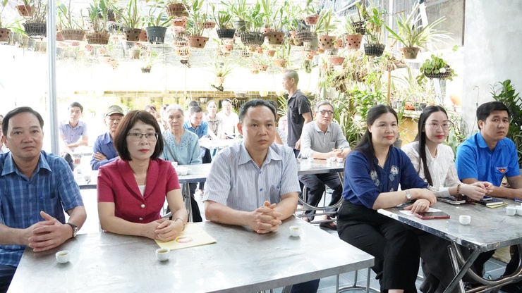 Xã Phượng Dực: Trao 4 nhà đại đoàn kết cho các hộ cận nghèo, hộ có hoàn cảnh đặc biệt khó khăn- Ảnh 1.