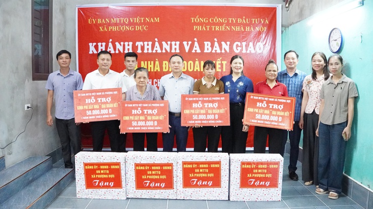 Xã Phượng Dực: Trao 4 nhà đại đoàn kết cho các hộ cận nghèo, hộ có hoàn cảnh đặc biệt khó khăn- Ảnh 3.