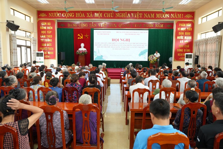 Gần 300 cán bộ, tuyên truyền viên xã Thanh Oai được phổ biến, tập huấn về Luật Thủ đô năm 2026- Ảnh 1.