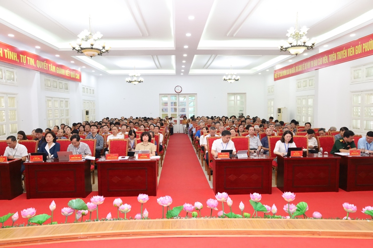 Phường Bồ Đề tổ chức Hội nghị quán triệt các Chương trình hành động thực hiện 9 Nghị quyết chiến lược của Bộ Chính trị, Chương trình của Thành ủy Hà Nội; triển khai các quy định về công tác cán bộ, đảng viên trên địa bàn phường- Ảnh 6.