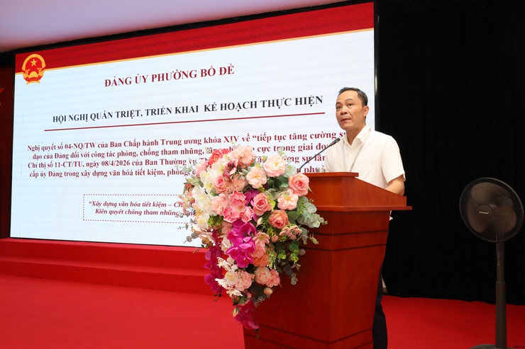 Phường Bồ Đề tổ chức Hội nghị quán triệt các Chương trình hành động thực hiện 9 Nghị quyết chiến lược của Bộ Chính trị, Chương trình của Thành ủy Hà Nội; triển khai các quy định về công tác cán bộ, đảng viên trên địa bàn phường- Ảnh 3.