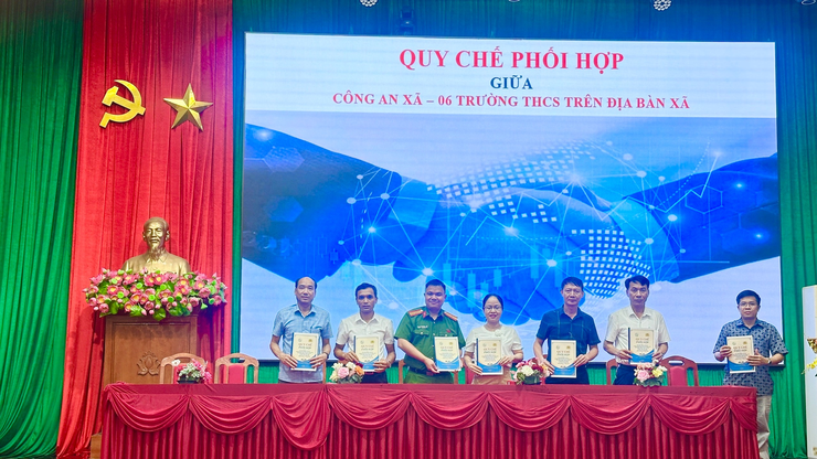 Xã Hồng Sơn ký kết Quy chế phối hợp bảo đảm an ninh trường học- Ảnh 3.