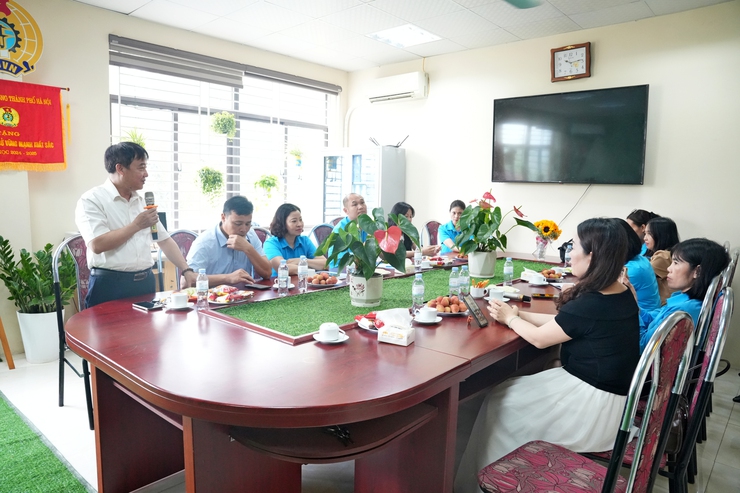 CÔNG ĐOÀN PHƯỜNG SƠN TÂY GẮN BIỂN CÔNG TRÌNH "KHÔNG GIAN XANH – GÓC THƯ GIÃN CÔNG ĐOÀN" TẠI TRƯỜNG THCS PHÙNG HƯNG- Ảnh 1.