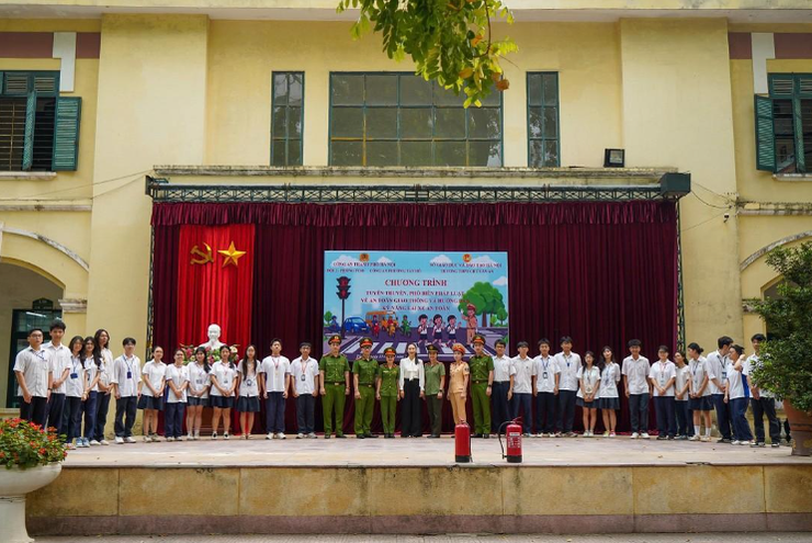 Công an phường Tây Hồ đẩy mạnh tuyên truyền pháp luật về trật tự, an toàn giao thông- Ảnh 3.