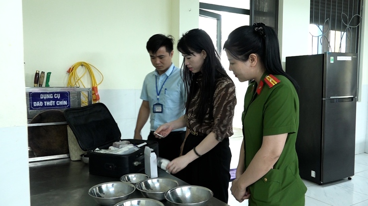 Xã Mỹ Đức tăng cường kiểm tra an toàn thực phẩm tại các bếp ăn tập thể trường học và các cơ sở cung cấp nguyên liệu thực phẩm, cơ sở chế biến suất ăn sẵn cho các trường&nbsp; học- Ảnh 6.