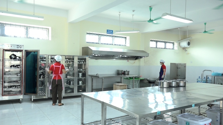 Xã Mỹ Đức tăng cường kiểm tra an toàn thực phẩm tại các bếp ăn tập thể trường học và các cơ sở cung cấp nguyên liệu thực phẩm, cơ sở chế biến suất ăn sẵn cho các trường&nbsp; học- Ảnh 7.